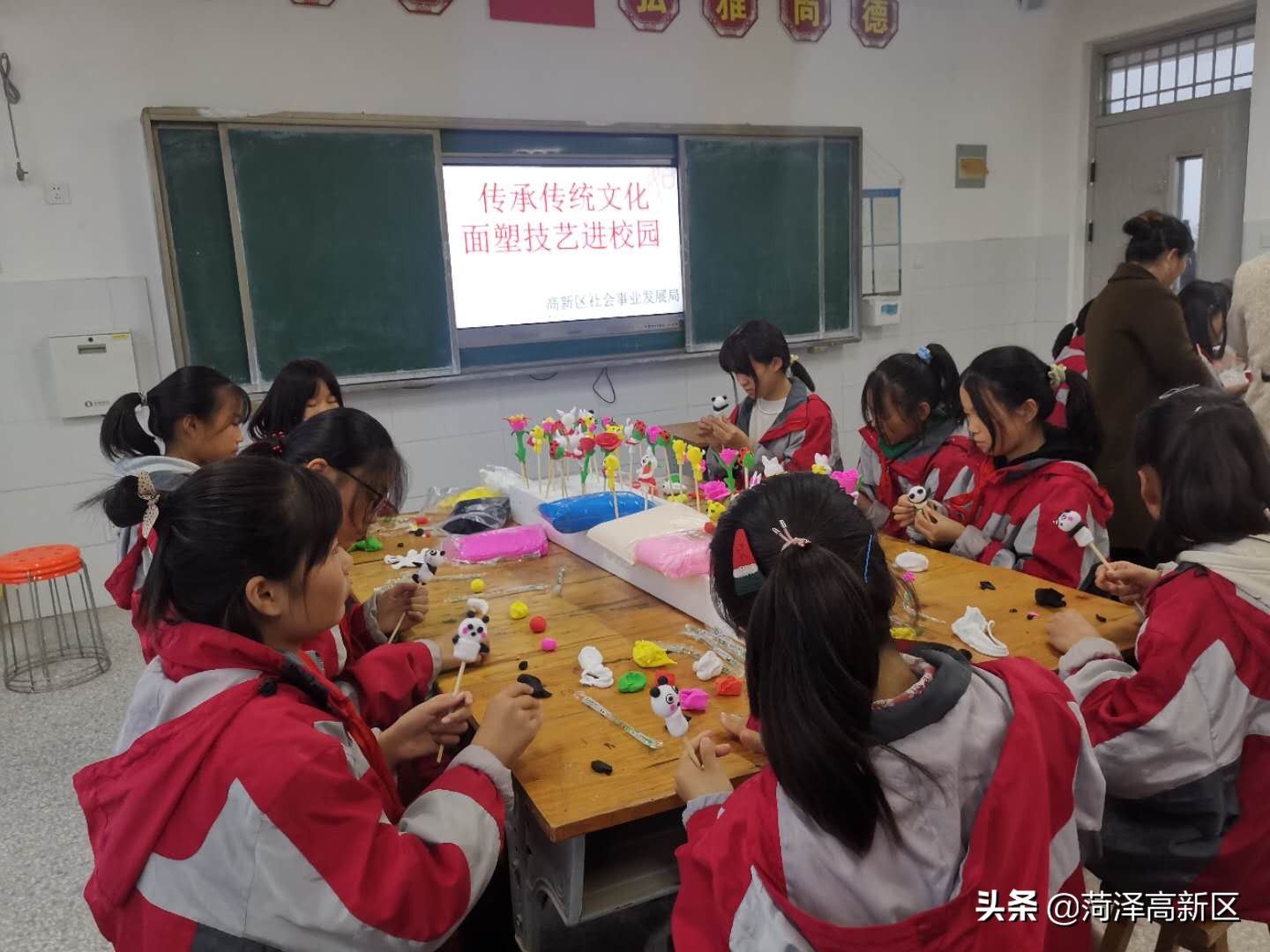 【新时代文明实践】菏泽高新区：传承传统文化 &nbsp;非遗面塑进校园