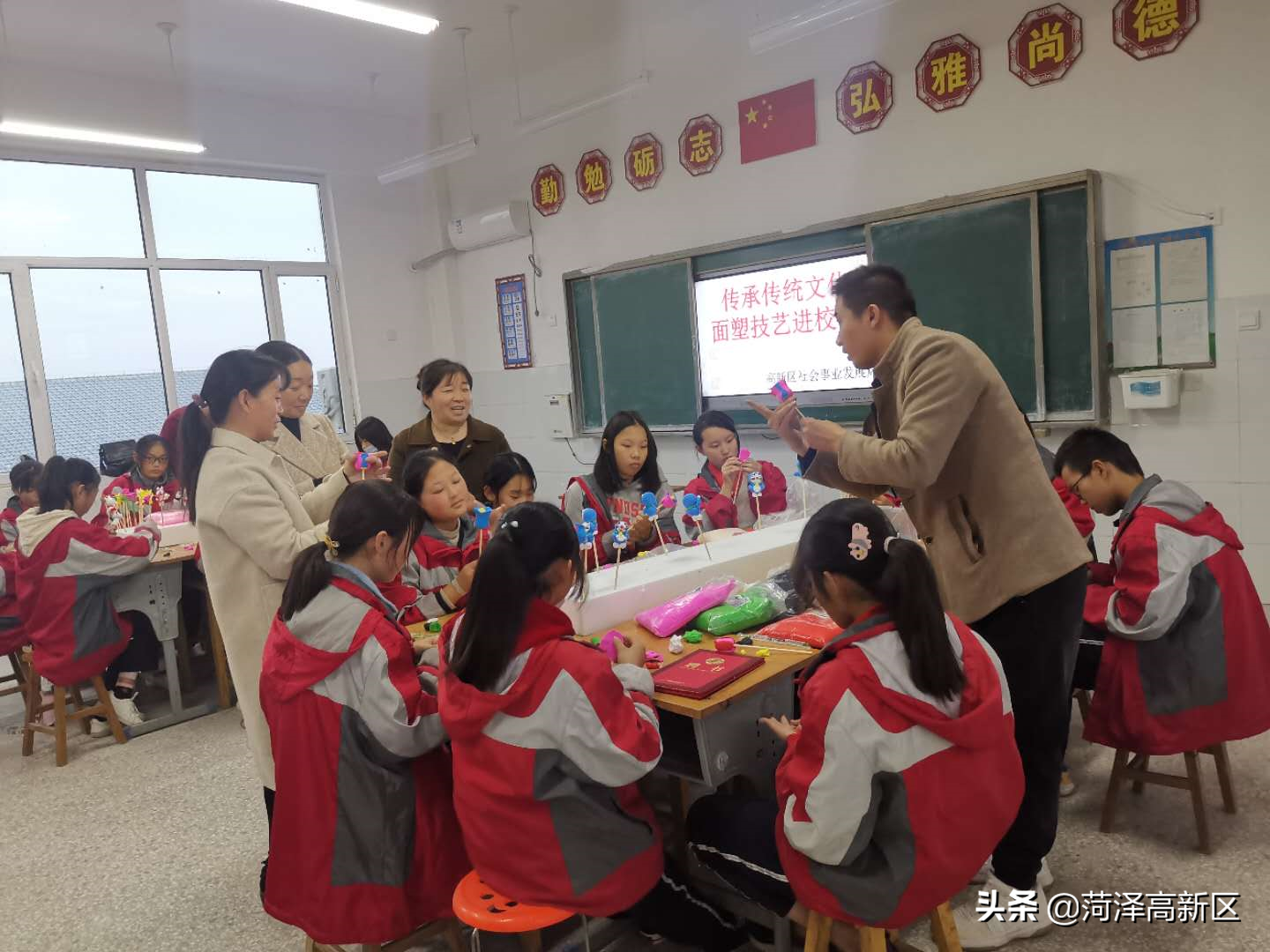 【新时代文明实践】菏泽高新区：传承传统文化 &nbsp;非遗面塑进校园