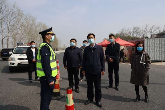 菏泽开发区纪工委书记李国利到佃户屯街道督导疫情防控工作