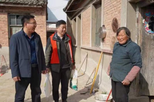 菏泽开发区佃户屯街道：走访慰问送关怀 浓浓关爱暖人心