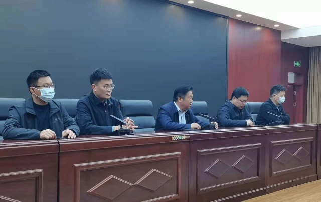 菏泽开发区佃户屯街道：抗疫同聚力， 党旗飘扬振民心