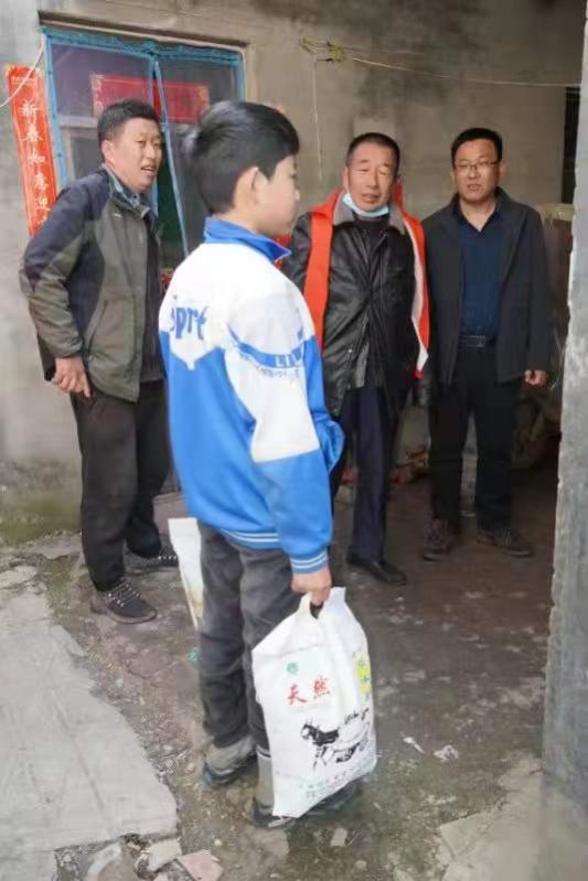 菏泽开发区佃户屯街道：走访慰问送关怀 浓浓关爱暖人心