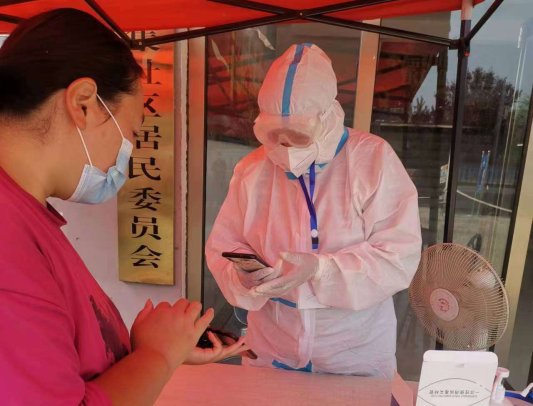 菏泽开发区佃户屯街道长堽集社区妇联主席彭海丽:冲在防疫最前线