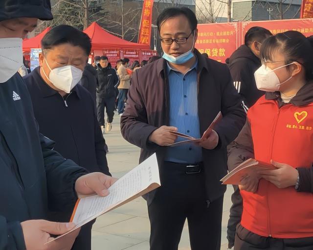 菏泽鲁西新区佃户屯街道积极助力“2023年春风行动•就业援助月”招聘会