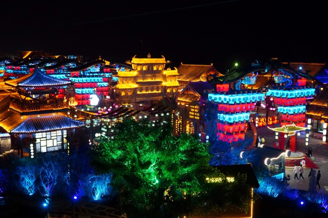 山东省东平县的大宋不夜城夜景 山东省东平县的大宋不夜城夜景