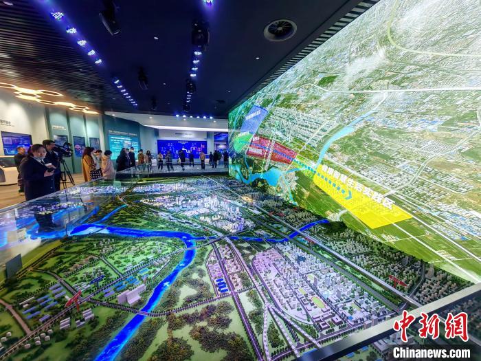 图为济南国际医学中心。 沙见龙 摄 图为济南国际医学中心。 沙见龙 摄