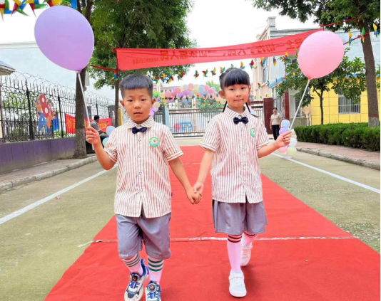 “留住美好时光，逐梦扬帆起航” 巨野县大谢集镇中心幼儿园开展大班幼儿毕业典礼活动