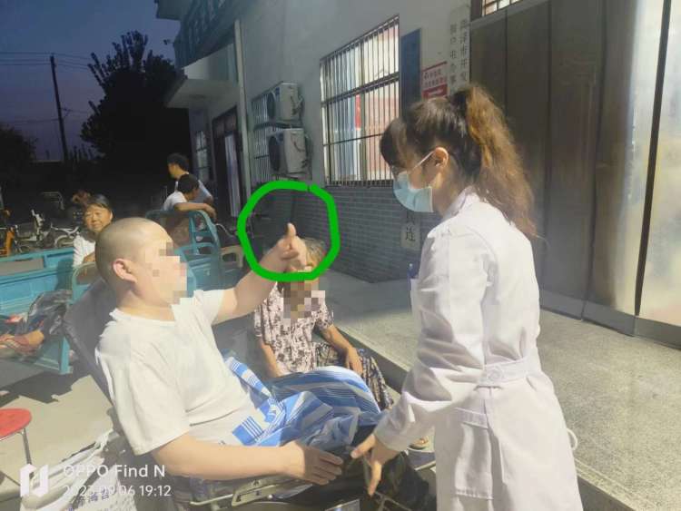 简篇-【创卫动态】佃户屯街道持续助力创卫工作 白衣天使送健康上门