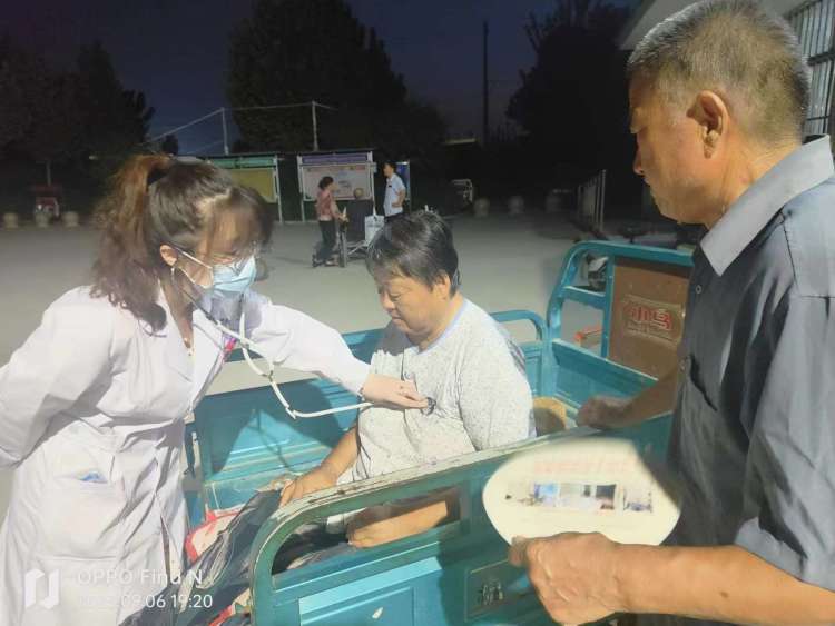 简篇-【创卫动态】佃户屯街道持续助力创卫工作 白衣天使送健康上门