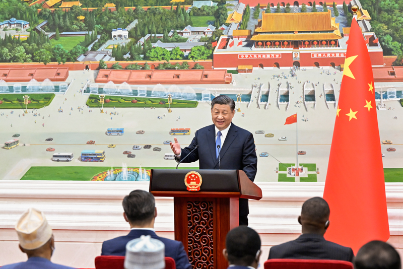2023年4月24日,国家主席习近平在北京人民大会堂接受70位驻华大使递交国书。这是递交国书仪式结束后,习近平在北京厅对使节发表集体讲话。