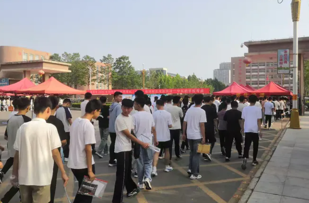 菏泽鲁西新区佃户屯街道织密服务网 助力学子逐梦考场