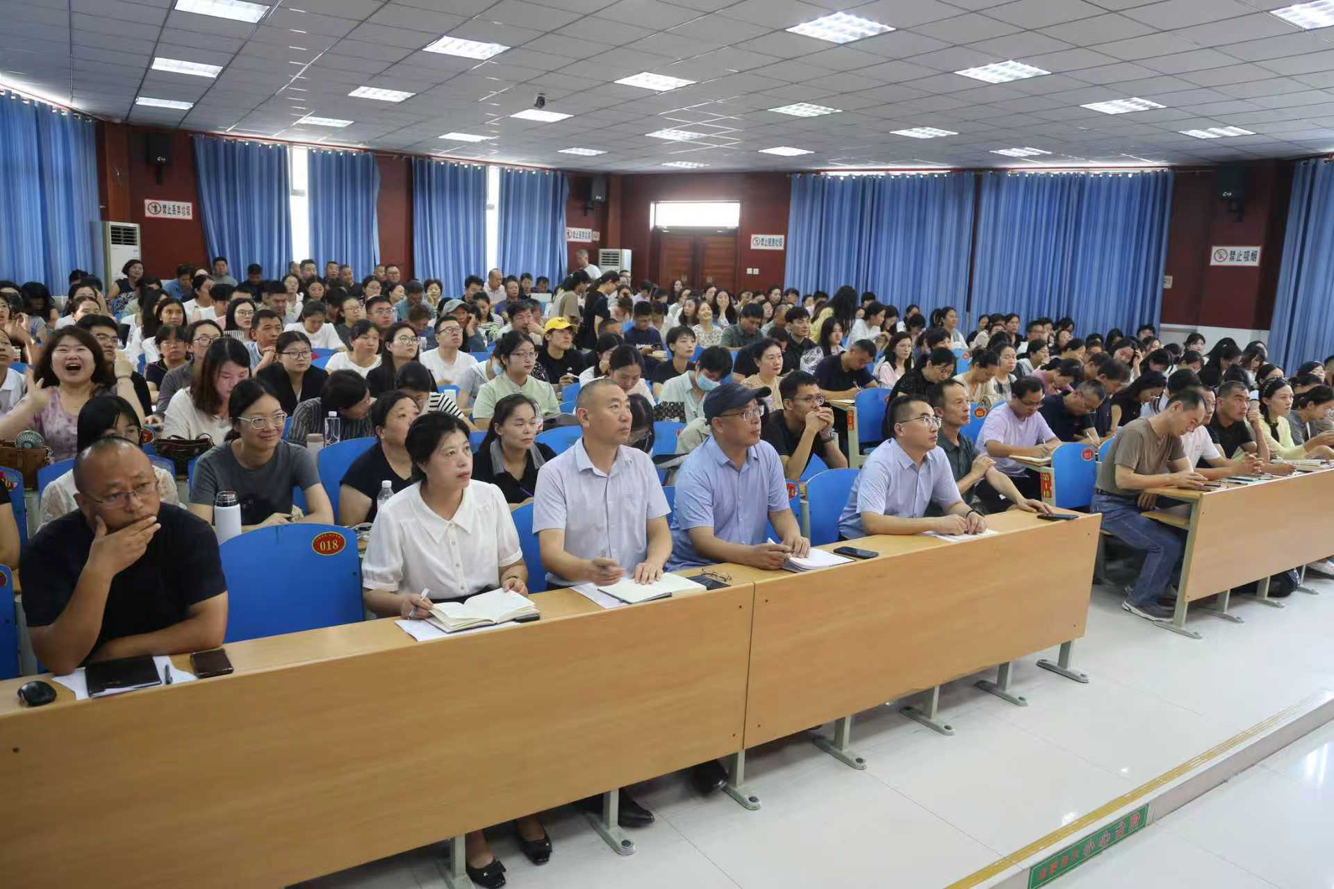 聚力赋能启新程，深耕课堂共成长 菏泽开发区人民路中学举行教师培训活动