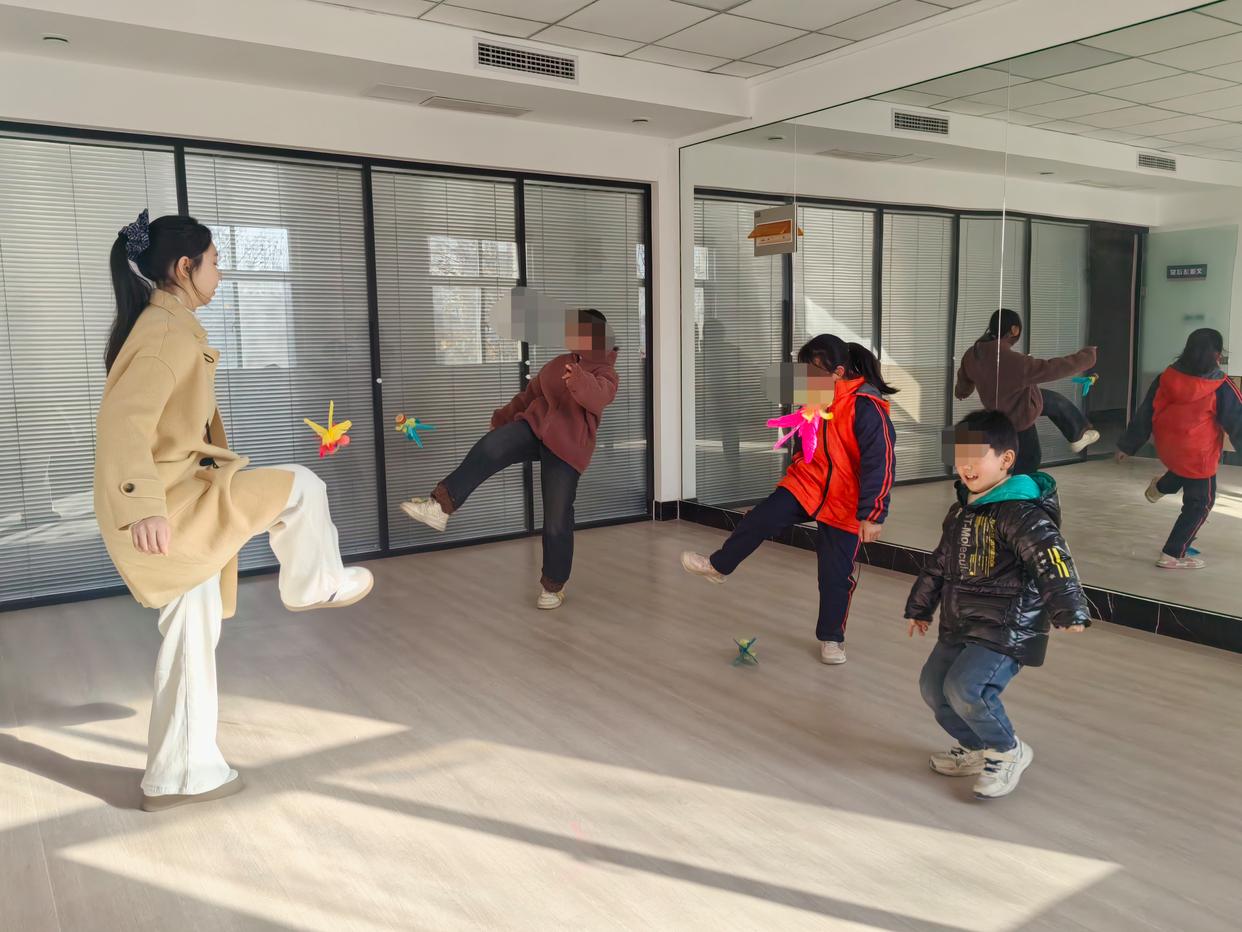 凝聚爱心 温暖童心 菏泽鲁西新区佃户屯街道举办关爱孤困儿童志愿服务活动