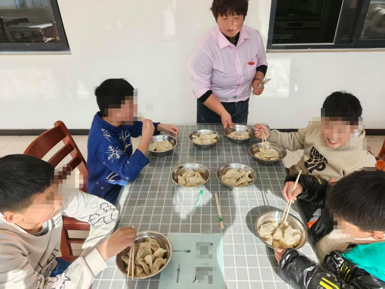 凝聚爱心 温暖童心 菏泽鲁西新区佃户屯街道举办关爱孤困儿童志愿服务活动