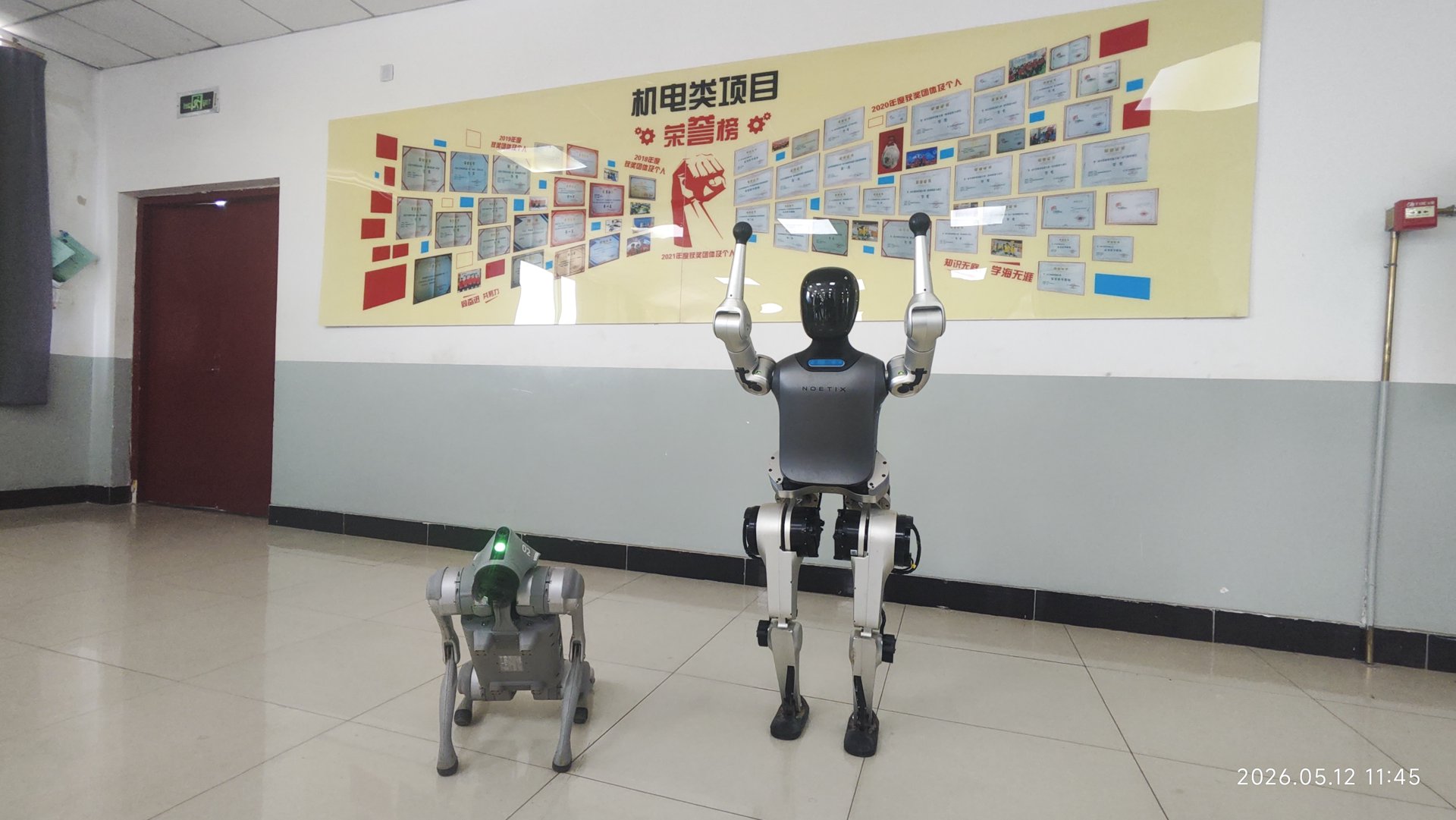 学校国家级高技能人才培训基地实训大厅全景