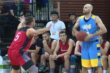 “鲁雅香杯”国际篮球对抗赛精彩举行