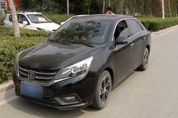  4S店购车续保押金交两年  强制消费不退款  消费者：很闹心