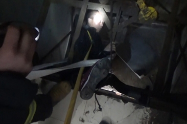 菏泽东明县一校园内有台“会咬人的升降机”