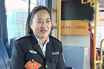 夜色阑珊处 菏泽有位“司机妈妈”送孩子们安全回家