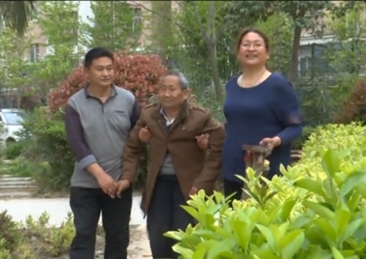 程秀勤：赡养非亲非故老人二十余载