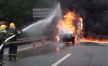 车主注意！天气渐热谨防车辆自燃变“火车”