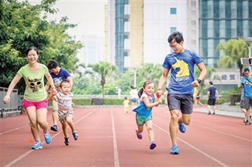 为了女儿 他8年跑步两万多公里