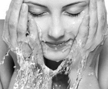 油光脸不能一洗了之 洗脸太勤反伤皮肤