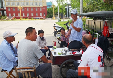 菏泽：一个特殊的“茶社” 小小三轮车蹬出“爱与责任”