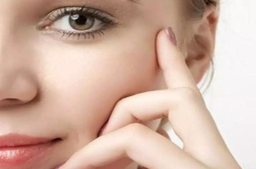 女性甜食吃太多易长皱纹和痘痘