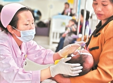 宝宝发烧 退烧药该如何选？