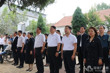 “缅怀先烈 继承遗志”菏泽张和庄烈士陵园举行公祭活动