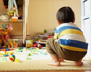 孩子上学丢三落四，家长该“补台”吗？