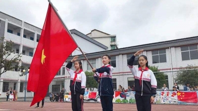 红领巾心向党，争做新时代好队员——各地少先队组织纪念建队70周年