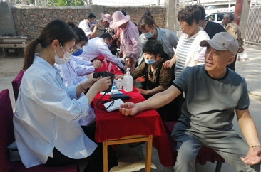  医疗专家走进定陶区仿山镇曹楼村为群众免费义诊 