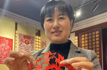  菏泽“山花奖“获得者杨秀玲：剪纸艺术传播黄河文化 