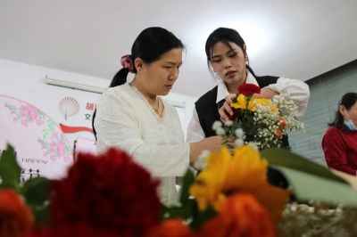 牡丹区胡集镇：一束鲜花表爱心