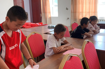 菏泽学院教师教育学院学子援疆推普：消除语言隔阂 推普进乡村