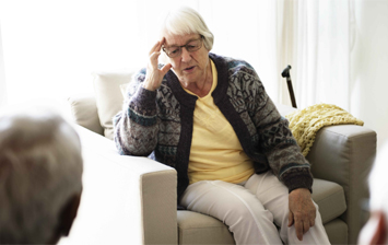 老人心理精神出问题，最缺的其实是这俩字