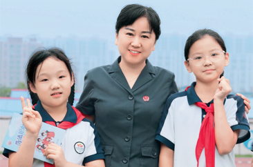  菏泽全国三八红旗手于莉荣登《中国妇女》杂志封面！ 
