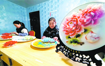 手捻牡丹 “瓷”见“繁