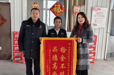 万元现金失而复得，菏泽公交驾驶员拾金不昧获点赞 