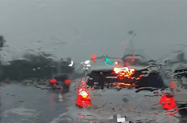 安全提示：暴雨红色预警 非必要不要外出！ 