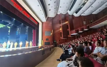 山东梆子《小镇牛事》在菏泽首演