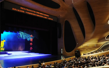 山东梆子《小镇牛事》赴哈尔滨大剧院演出取得圆满成功