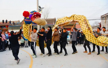 在菏泽有一种民俗，叫鄄城舞龙