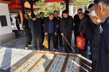  牡丹区老年书画研究会南城分会举办书画艺术展暨广场地书展演 