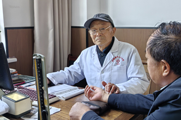  东明刘楼镇中心卫生院老中医程九广：默默奉献五十载 悬壶济世仁爱心 
