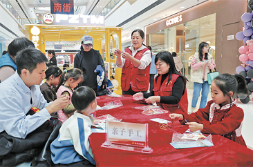  菏泽举办“学雷锋·巾帼在行动”志愿服务暨普法宣传活动 