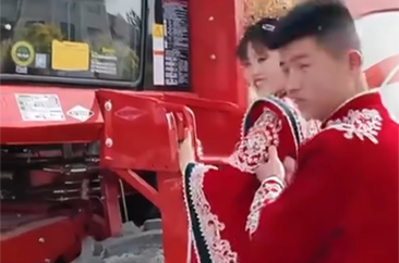  成武九女集镇：收割机变身婚车 新农人引领移风易俗新风尚 