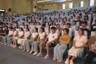  成武县第二中学：现实版 “学霸复制粘贴” 17对双胞胎全过本科线 